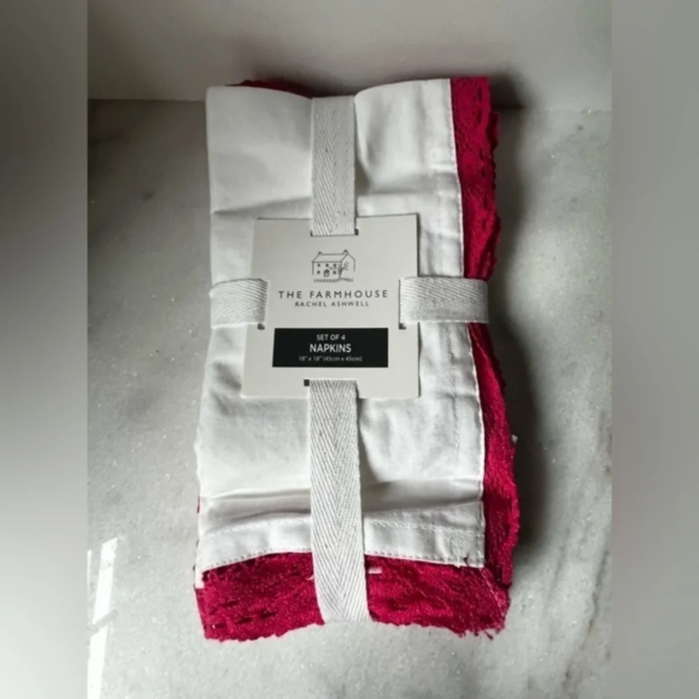 The Farmhouse Rachel Ashwell Red and White Napkins Set